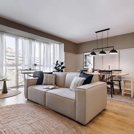 Loja - 2 Bedrooms In Sant Antoni Barcellona